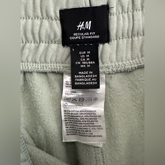 ✨New✨ H&M: Women’s Regular Fit Shorts- Size Medium - Picture 4 of 10